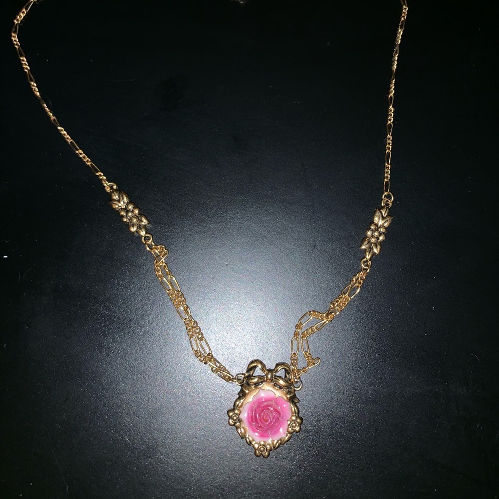 A rose necklace 🌹